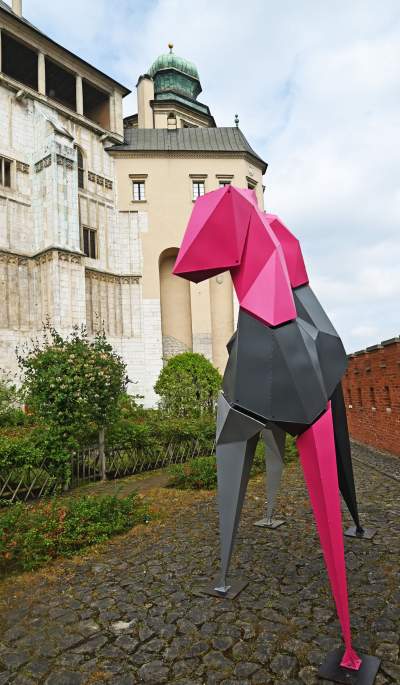 Takie Kontrasty w ogrodach Zamku Królewskiego na Wawelu.  Niedługo znikną... - zdjęcie 14