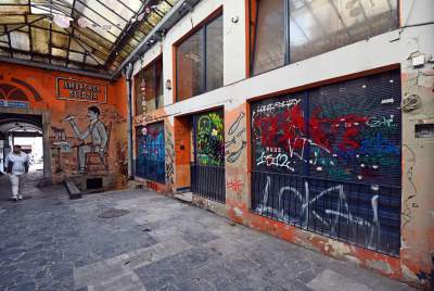 Pasaż Bielaka w ruinie. Lepiej, żeby turyści tutaj nie zaglądali - zdjęcie 15