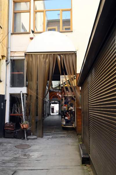 Pasaż Bielaka w ruinie. Lepiej, żeby turyści tutaj nie zaglądali - zdjęcie 6