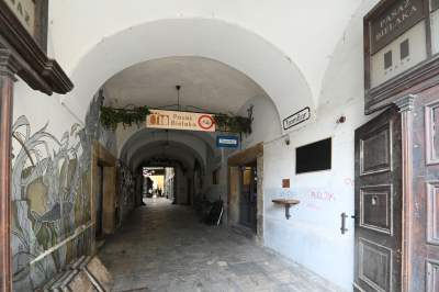 Pasaż Bielaka w ruinie. Lepiej, żeby turyści tutaj nie zaglądali - zdjęcie 23