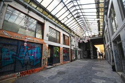 Pasaż Bielaka w ruinie. Lepiej, żeby turyści tutaj nie zaglądali - zdjęcie 17