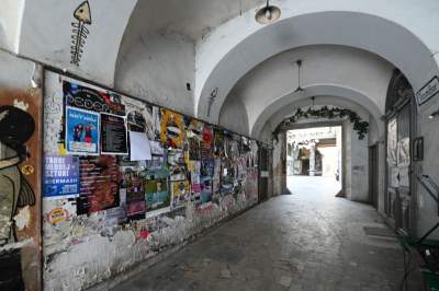 Pasaż Bielaka w ruinie. Lepiej, żeby turyści tutaj nie zaglądali - zdjęcie 22