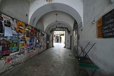 Pasaż Bielaka w ruinie. Lepiej, żeby turyści tutaj nie zaglądali - zdjęcie 21