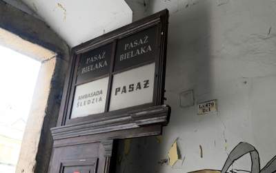 Pasaż Bielaka w ruinie. Lepiej, żeby turyści tutaj nie zaglądali - zdjęcie 24