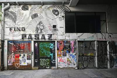 Pasaż Bielaka w ruinie. Lepiej, żeby turyści tutaj nie zaglądali - zdjęcie 13