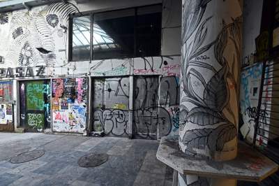 Pasaż Bielaka w ruinie. Lepiej, żeby turyści tutaj nie zaglądali - zdjęcie 12