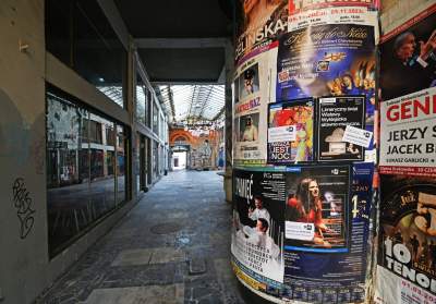 Pasaż Bielaka w ruinie. Lepiej, żeby turyści tutaj nie zaglądali - zdjęcie 9