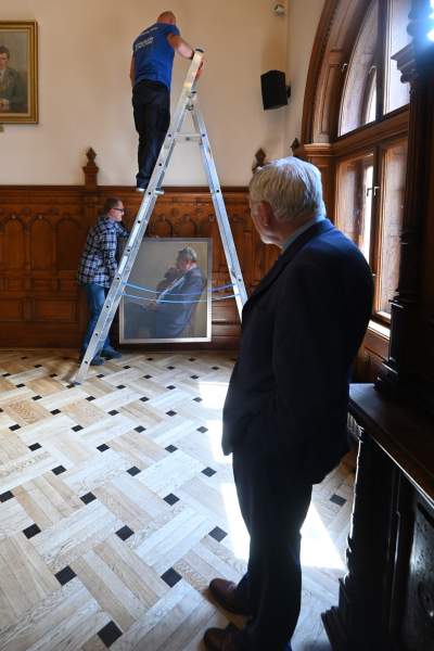 Portret Jacka Majchrowskiego zawisł w sali Kupieckiej magistratu - zdjęcie 7