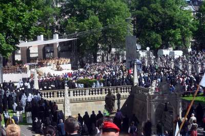 Tradycyjna procesja na Skałkę: hierarchowie, wierni i politycy (głównie PiS) - zdjęcie 45