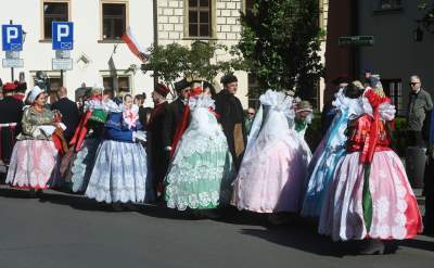 Tradycyjna procesja na Skałkę: hierarchowie, wierni i politycy (głównie PiS) - zdjęcie 7