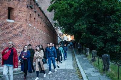 Rewelacyjna Noc Muzeów, krakowianie i goście lubią takie zwiedzanie - zdjęcie 2