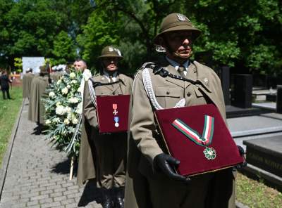 Pożegnanie Jana A.P. Kaczmarka, laureat Oscara spoczął na Cmentarzu Rakowickim - zdjęcie 7