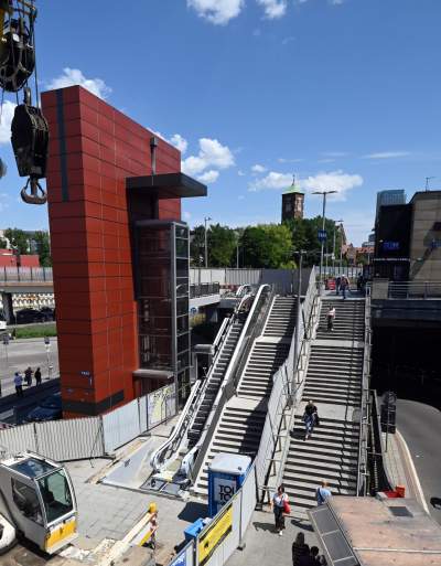 Kończy się pewna epoka, instalacja ruchomych schodów przy dworcu - zdjęcie 5