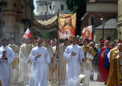Procesja Bożego Ciała w Krakowie, gdy sacrum spotyka się z profanum - zdjęcie 16