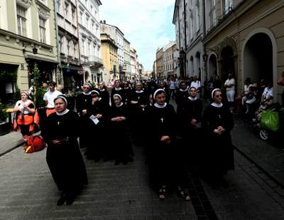 Procesja Bożego Ciała w Krakowie, gdy sacrum spotyka się z profanum - zdjęcie 21