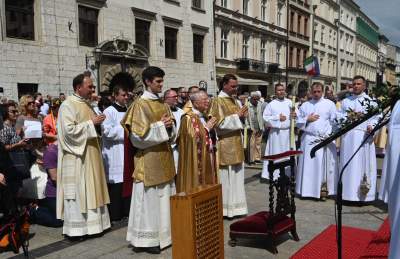 Procesja Bożego Ciała w Krakowie, gdy sacrum spotyka się z profanum - zdjęcie 2