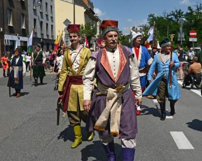 Dorota Segda i zaskakujące spotkania na trasie pochodu Lajkonika - zdjęcie 22