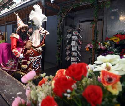 Dorota Segda i zaskakujące spotkania na trasie pochodu Lajkonika - zdjęcie 16