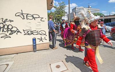 Dorota Segda i zaskakujące spotkania na trasie pochodu Lajkonika - zdjęcie 18