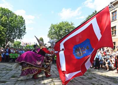 Dorota Segda i zaskakujące spotkania na trasie pochodu Lajkonika - zdjęcie 24