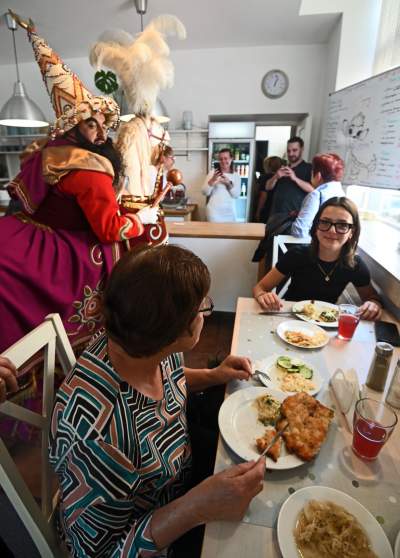 Dorota Segda i zaskakujące spotkania na trasie pochodu Lajkonika - zdjęcie 20