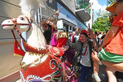 Dorota Segda i zaskakujące spotkania na trasie pochodu Lajkonika - zdjęcie 21