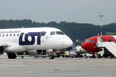 Lotnisko w Balicach bije rekordy frekwencji, tłoczno w powietrzu i na ziemi - zdjęcie 25