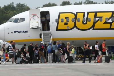 Lotnisko w Balicach bije rekordy frekwencji, tłoczno w powietrzu i na ziemi - zdjęcie 18