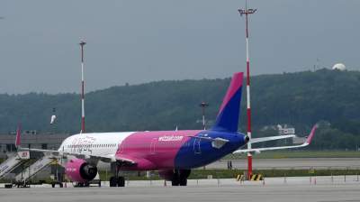 Lotnisko w Balicach bije rekordy frekwencji, tłoczno w powietrzu i na ziemi - zdjęcie 8