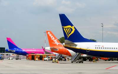 Lotnisko w Balicach bije rekordy frekwencji, tłoczno w powietrzu i na ziemi - zdjęcie 36