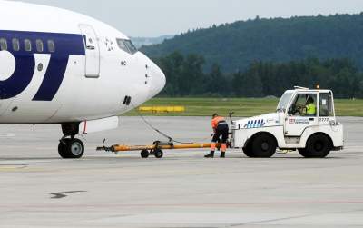 Lotnisko w Balicach bije rekordy frekwencji, tłoczno w powietrzu i na ziemi - zdjęcie 26
