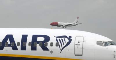 Lotnisko w Balicach bije rekordy frekwencji, tłoczno w powietrzu i na ziemi - zdjęcie 5