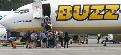 Lotnisko w Balicach bije rekordy frekwencji, tłoczno w powietrzu i na ziemi - zdjęcie 29