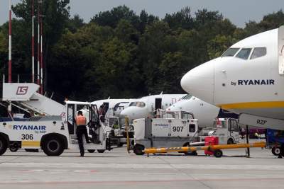 Lotnisko w Balicach bije rekordy frekwencji, tłoczno w powietrzu i na ziemi - zdjęcie 13