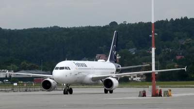 Lotnisko w Balicach bije rekordy frekwencji, tłoczno w powietrzu i na ziemi - zdjęcie 31