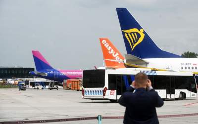 Lotnisko w Balicach bije rekordy frekwencji, tłoczno w powietrzu i na ziemi - zdjęcie 35