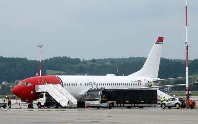 Lotnisko w Balicach bije rekordy frekwencji, tłoczno w powietrzu i na ziemi - zdjęcie 17
