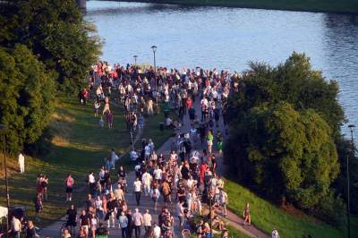 Turystów zachwycają krakowskie Wianki, letnie przesilenie pod Wawelem - zdjęcie 28