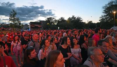 Turystów zachwycają krakowskie Wianki, letnie przesilenie pod Wawelem - zdjęcie 37