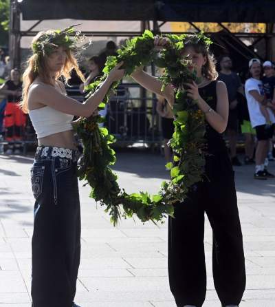 Turystów zachwycają krakowskie Wianki, letnie przesilenie pod Wawelem - zdjęcie 8
