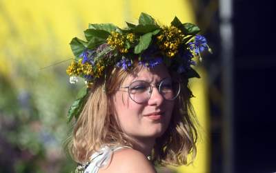 Turystów zachwycają krakowskie Wianki, letnie przesilenie pod Wawelem - zdjęcie 10