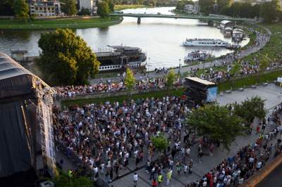 Turystów zachwycają krakowskie Wianki, letnie przesilenie pod Wawelem - zdjęcie 27