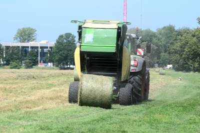 Sianokosy na największej miejskiej łące w Europie, tylko dwa razy w roku - zdjęcie 24