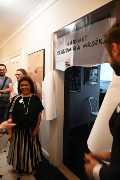 Otwarcie gabinetu Mrożka w Bibliotece Kraków, z udziałem żony pisarza - zdjęcie 19