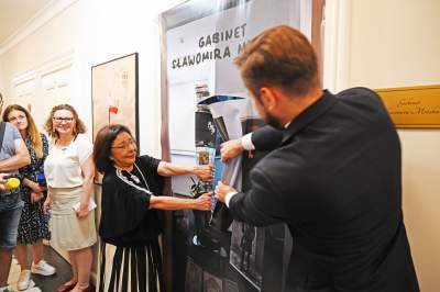 Otwarcie gabinetu Mrożka w Bibliotece Kraków, z udziałem żony pisarza - zdjęcie 17