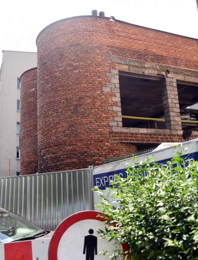 Wreszcie zburzą najbrzydszy budynek w Krowodrzy - zdjęcie 1