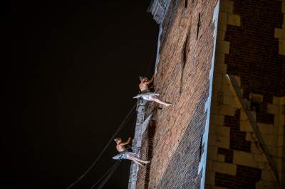 Podniebne spektakularne popisy na Rynku Głównym, w dzień i w nocy - zdjęcie 18