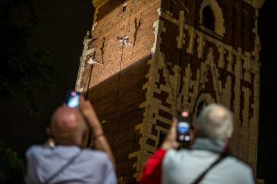 Podniebne spektakularne popisy na Rynku Głównym, w dzień i w nocy - zdjęcie 17