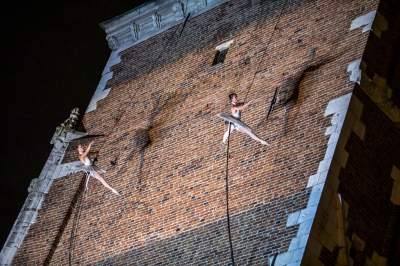 Podniebne spektakularne popisy na Rynku Głównym, w dzień i w nocy - zdjęcie 22