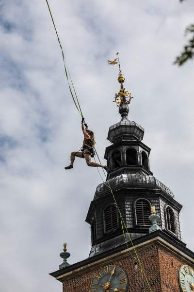 Podniebne spektakularne popisy na Rynku Głównym, w dzień i w nocy - zdjęcie 4